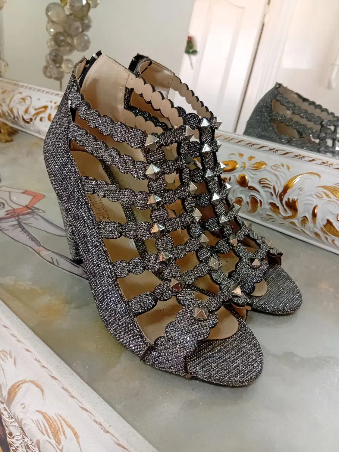 کیف وکفش|کیف، کفش، کمربند|ننور, |دیوار