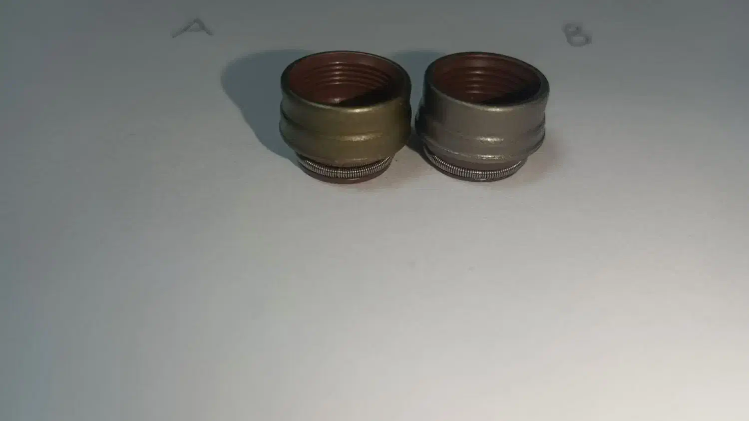 فروش عمده  ساق سوپاپ و کاسه نمد سوپاپ ۲۰۶ و ۴۰۵|قطعات یدکی و لوازم جانبی|تهران, تاکسیرانی|دیوار