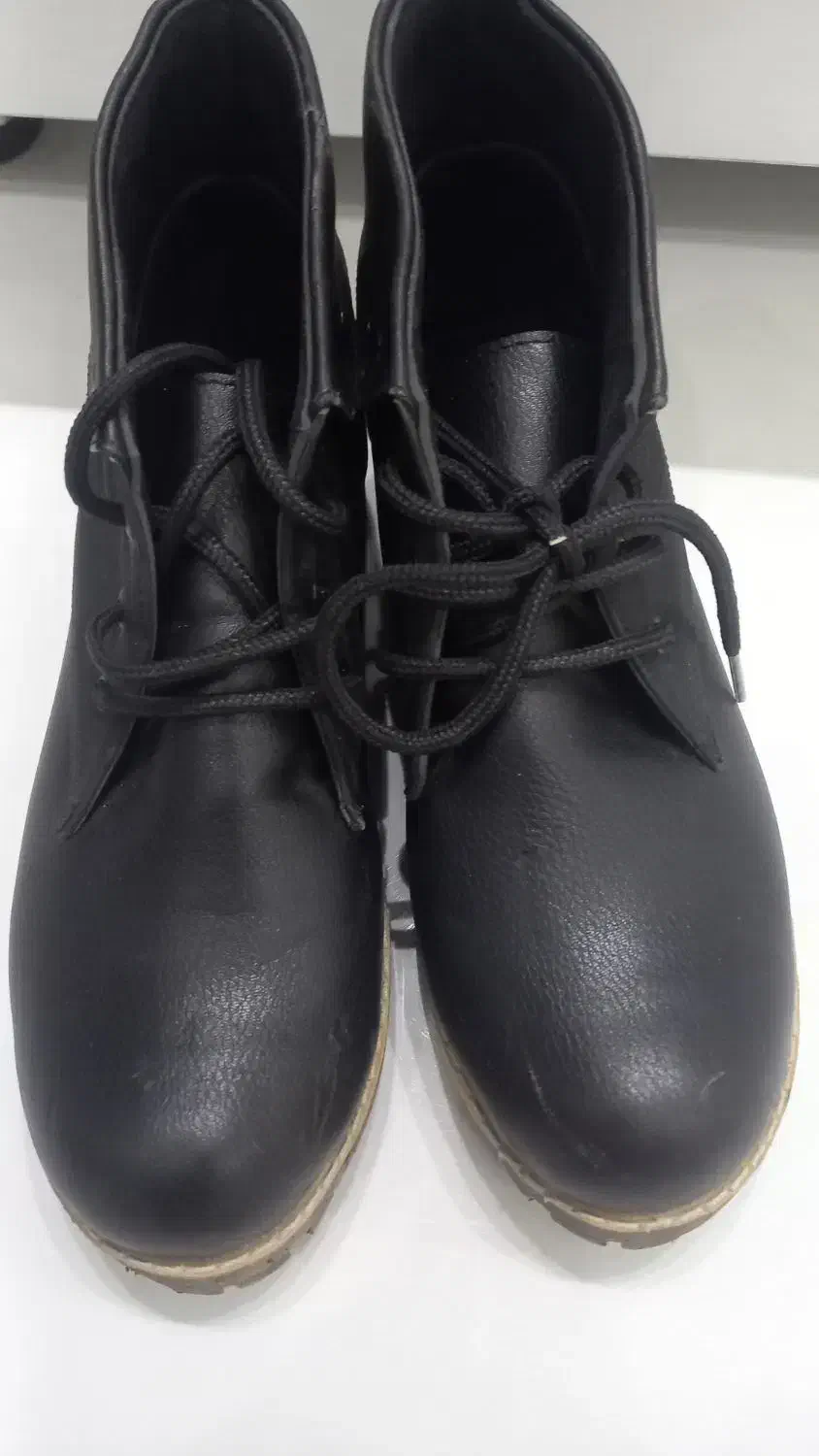 نیم بوت|کیف، کفش، کمربند|اصفهان, صدف|دیوار