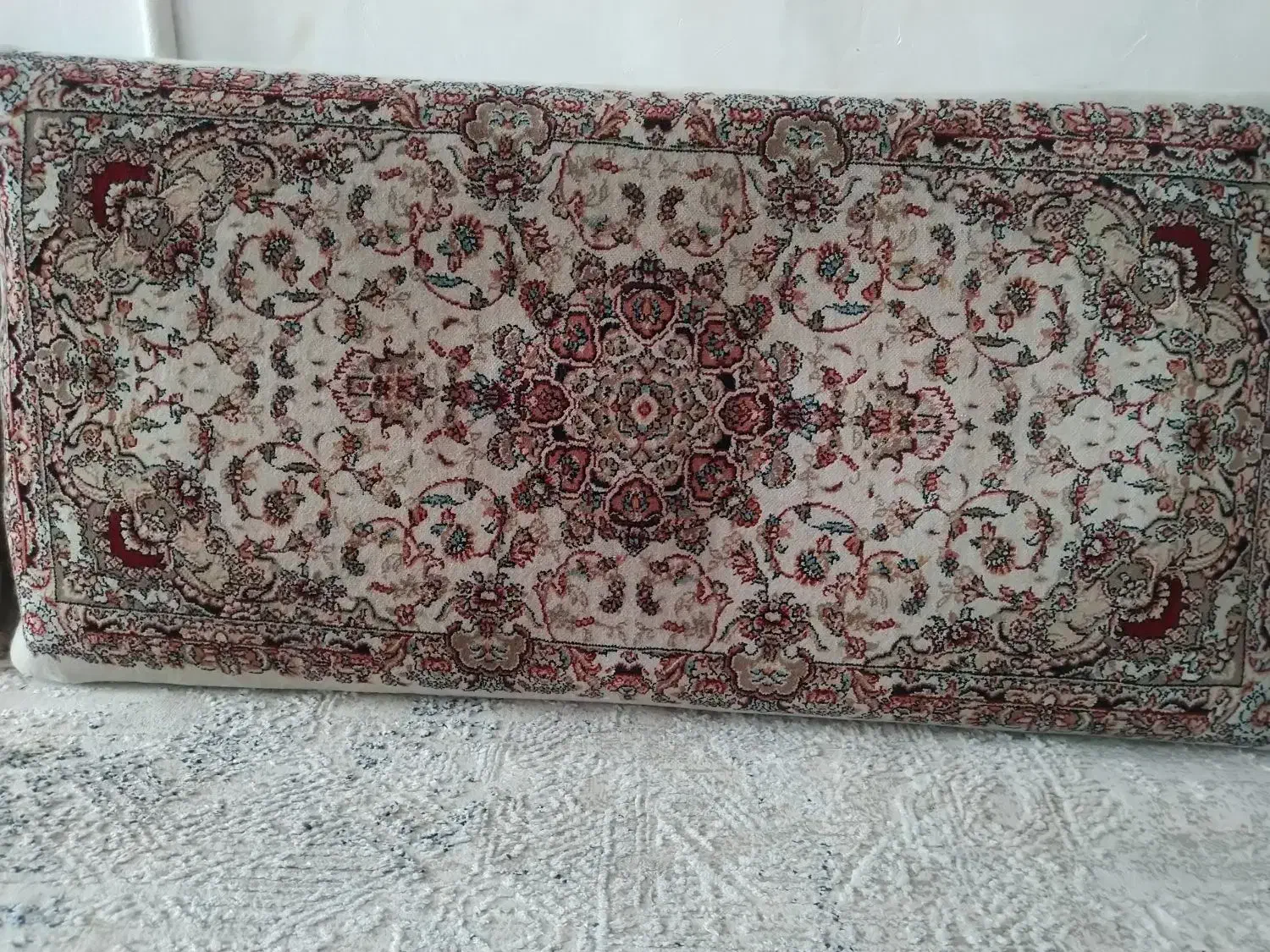 یک جفت پشتی جنس خوب|پشتی|مشهد, بهاران|دیوار