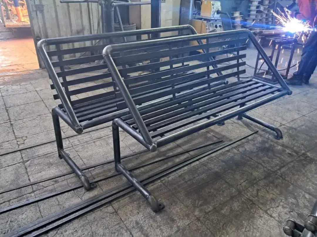 طراحی و فروش انواع میز و نیمکت|صندلی و نیمکت|آستارا, |دیوار