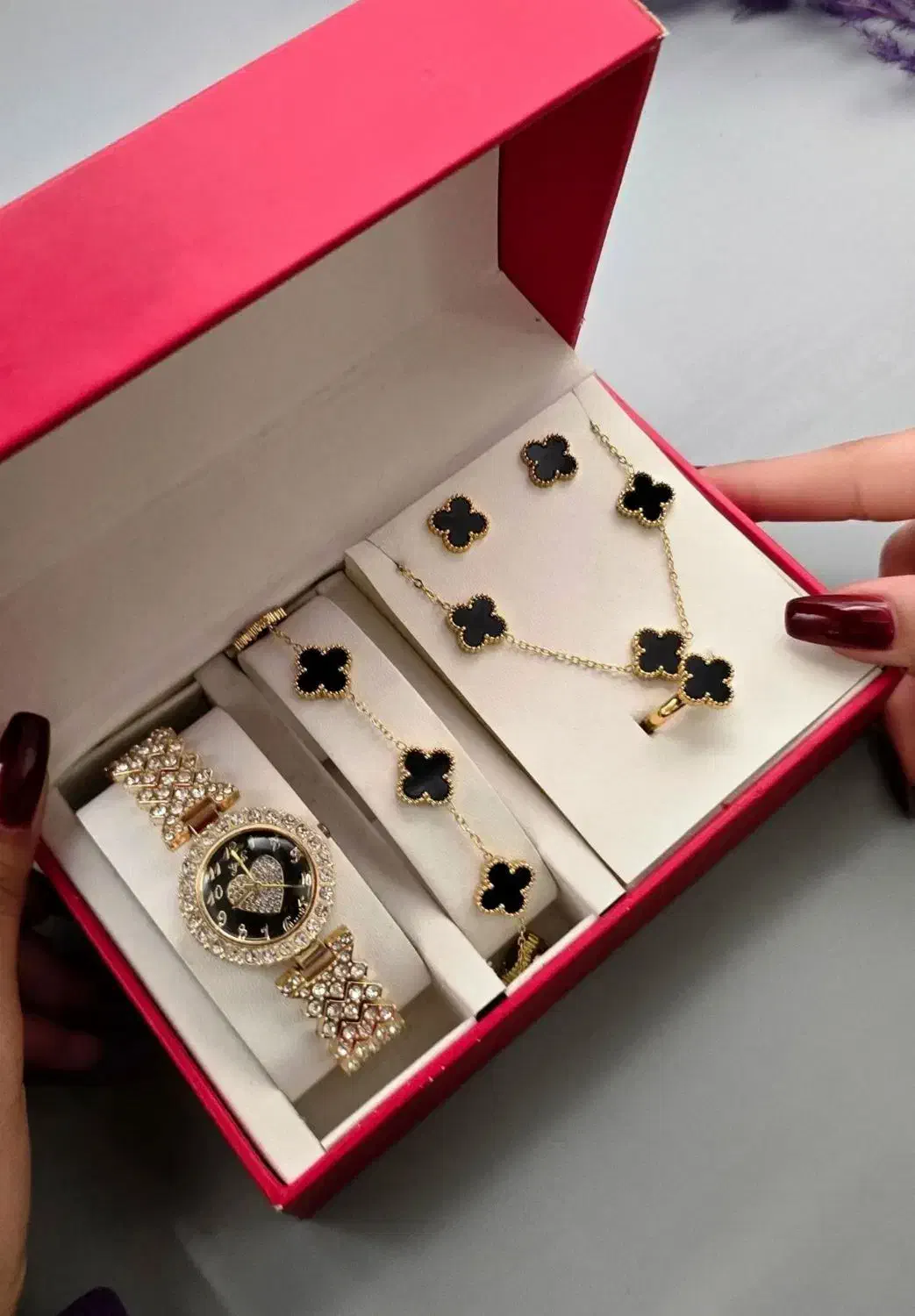 ساعت خاص|ساعت|بندر انزلی, آذربایجان|دیوار