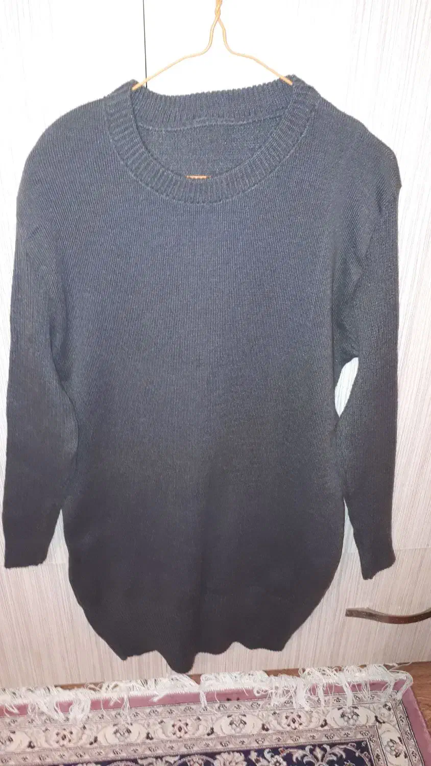 تعدادی لباس در حد نو|لباس|چالوس, |دیوار