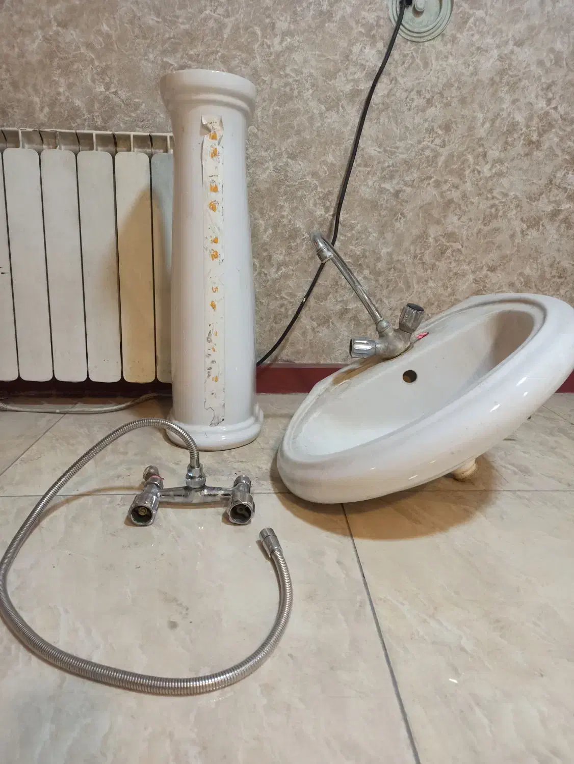 روشویی ایستاده همراه با شیر مخلوط|لوازم سرویس بهداشتی|تبریز, |دیوار