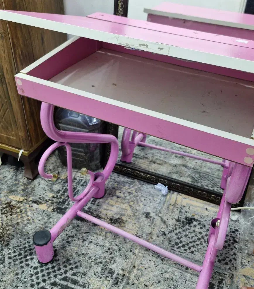 میز تحریر دخترانه صورتی رنگ|میز تحریر و کامپیوتر|رشت, باهنر|دیوار