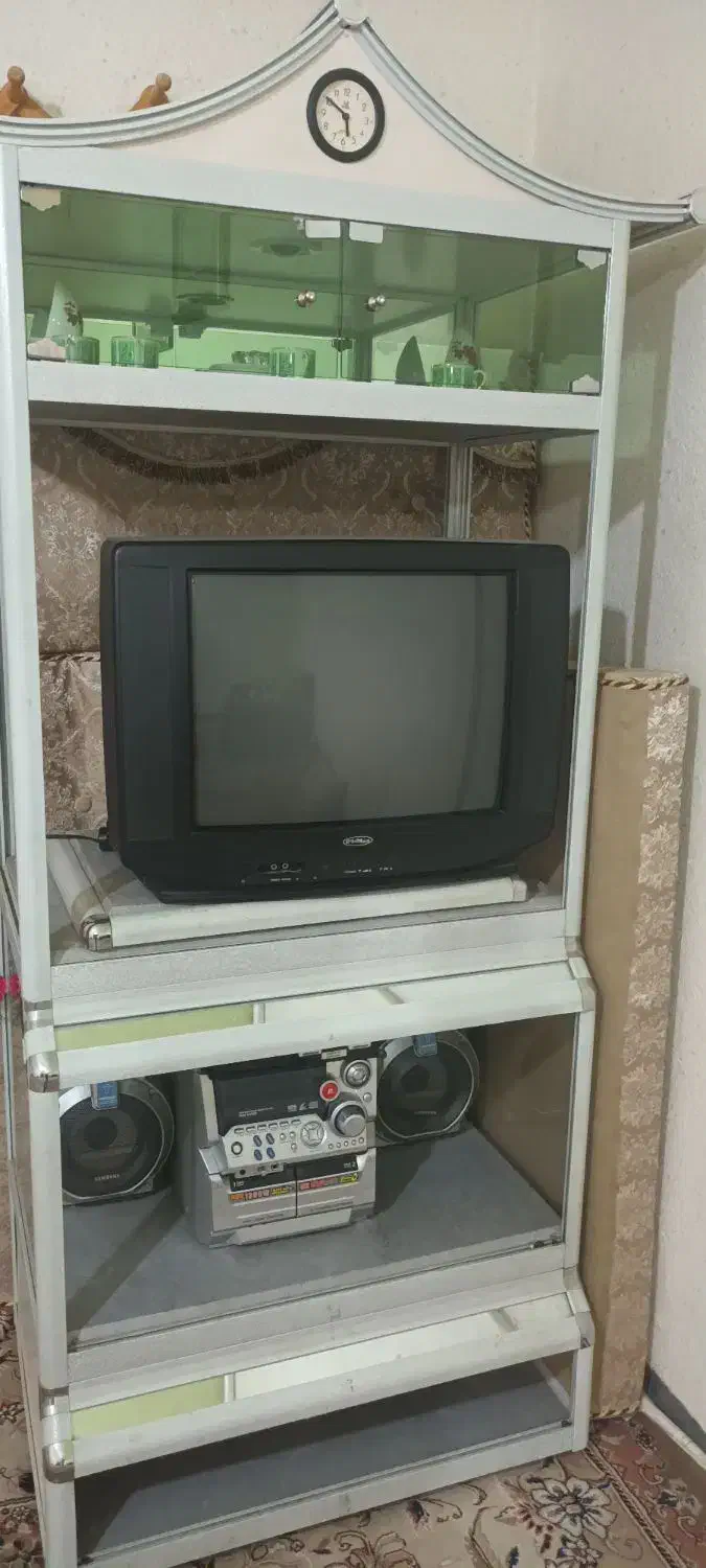 تلویزیون ۲۱ اینچ صاایران سالم سالم،همراه میز|تلویزیون و پروژکتور|شهرکرد, |دیوار