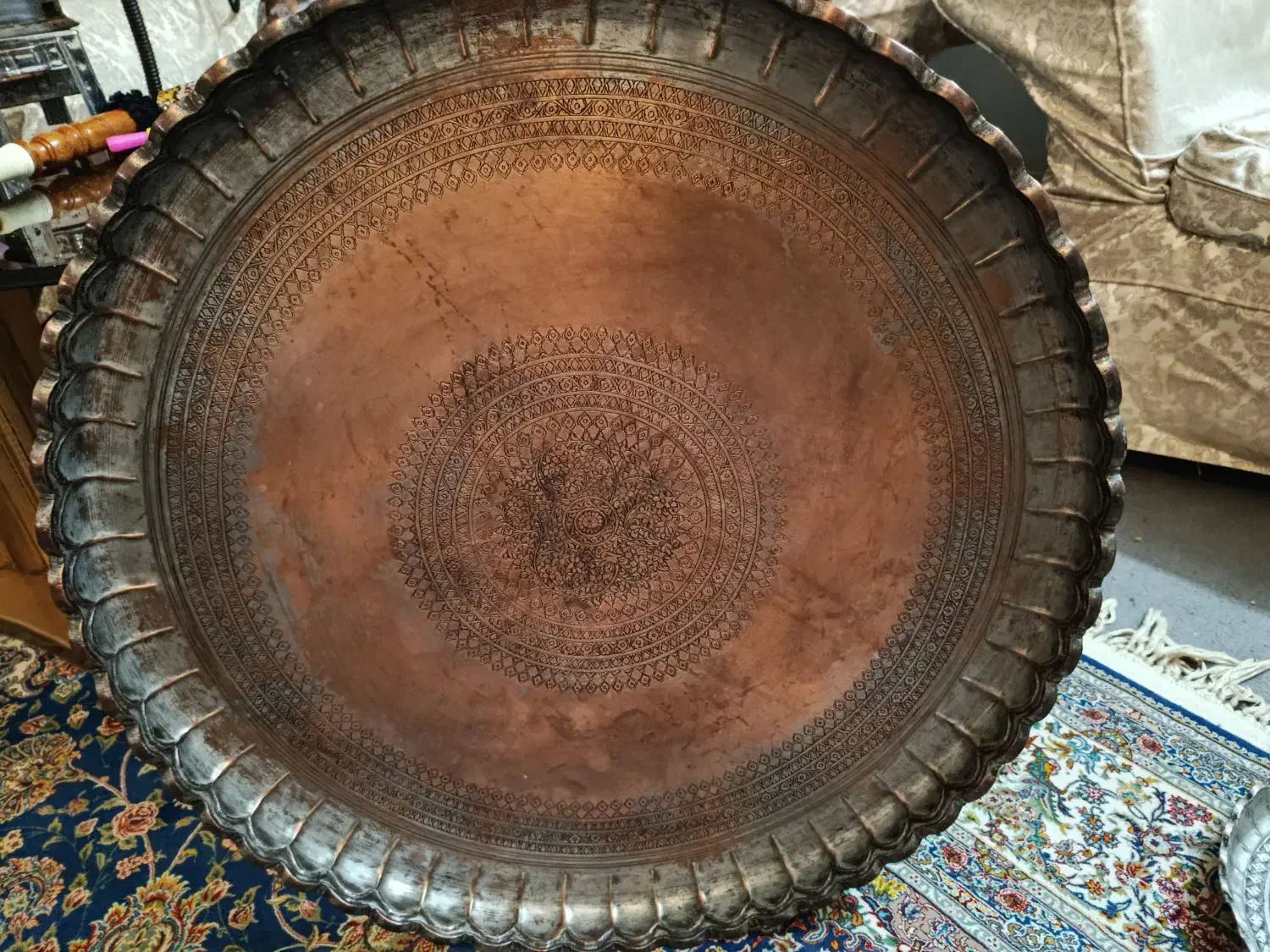 سینی یا مجمع بزرگ مسی قدیمی|کلکسیون اشیاء عتیقه|ری, علایین|دیوار