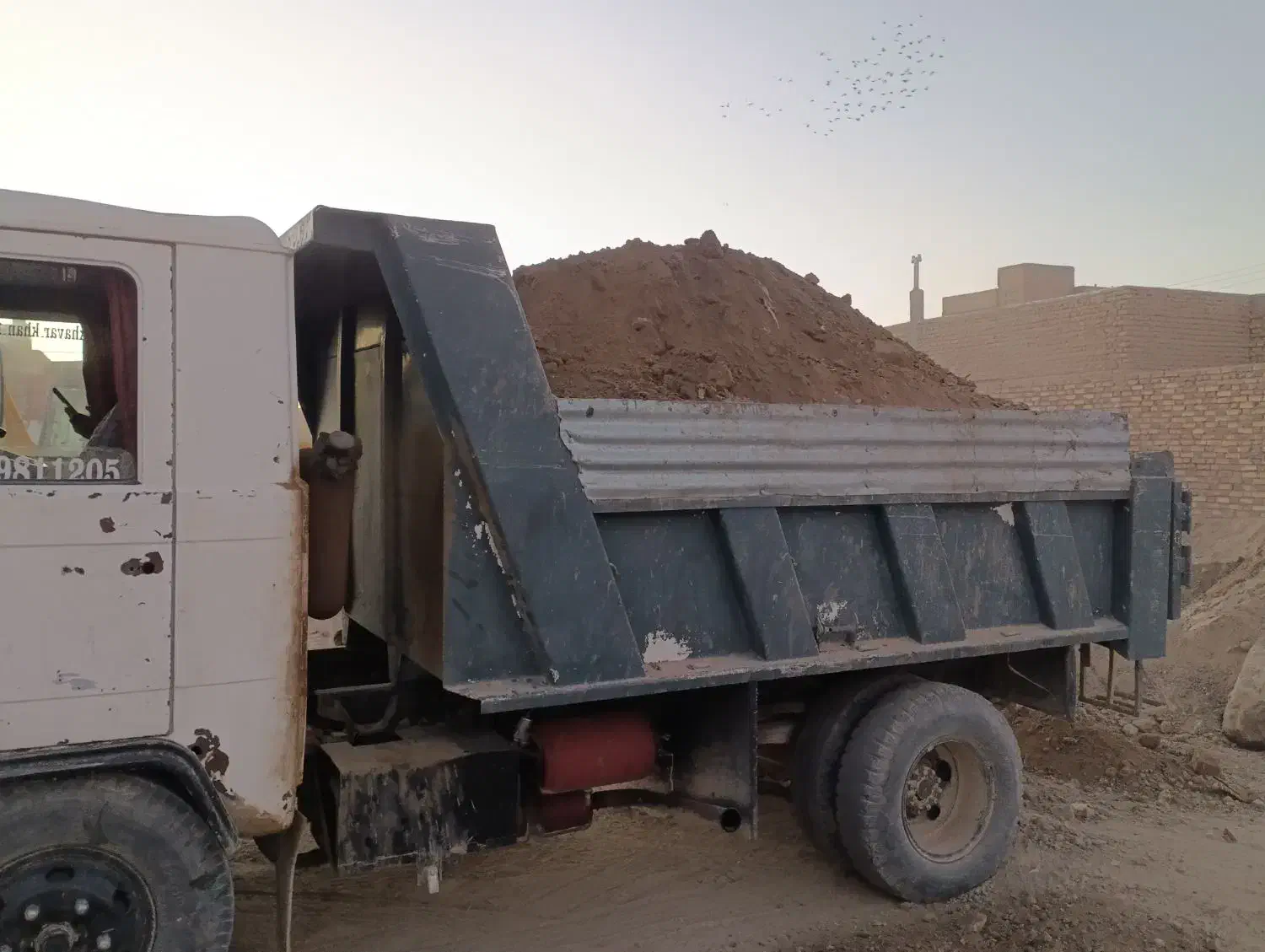 نخاله.شن.سیمان.اساس ویاهرباری باخاوراتاق بزرگ لبه|خدمات حمل و نقل|زابل, |دیوار