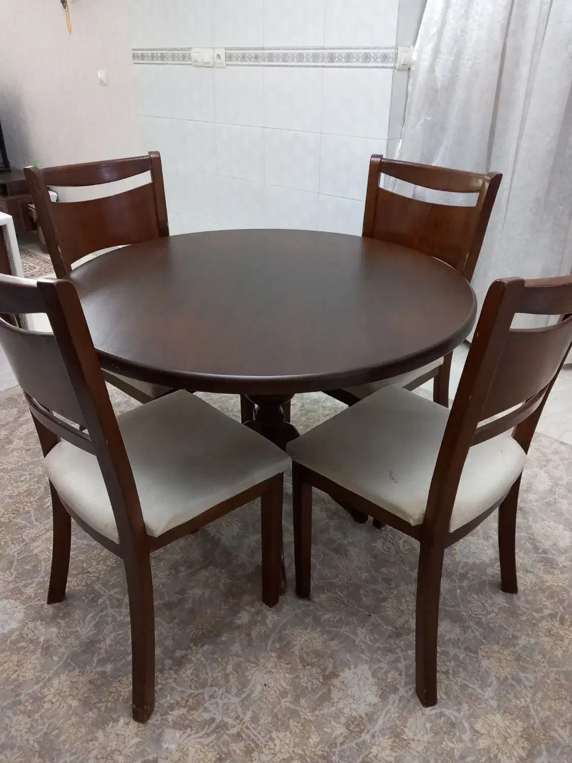 میز صندلی غذا خوری چهار نفره|میز و صندلی غذاخوری|قم, زنبیل آباد|دیوار