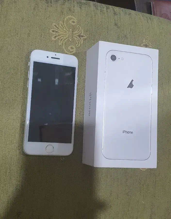 آیفون 8 سفید ۲۵۶|موبایل|شیراز, تاچارا|دیوار