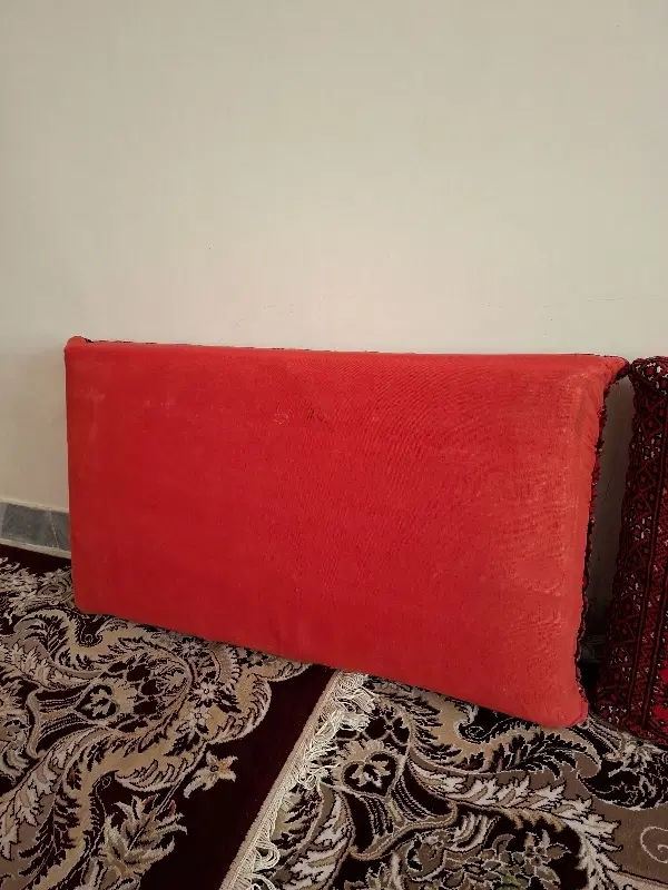 مخطب|رختخواب، بالش، پتو|مبارکه, |دیوار