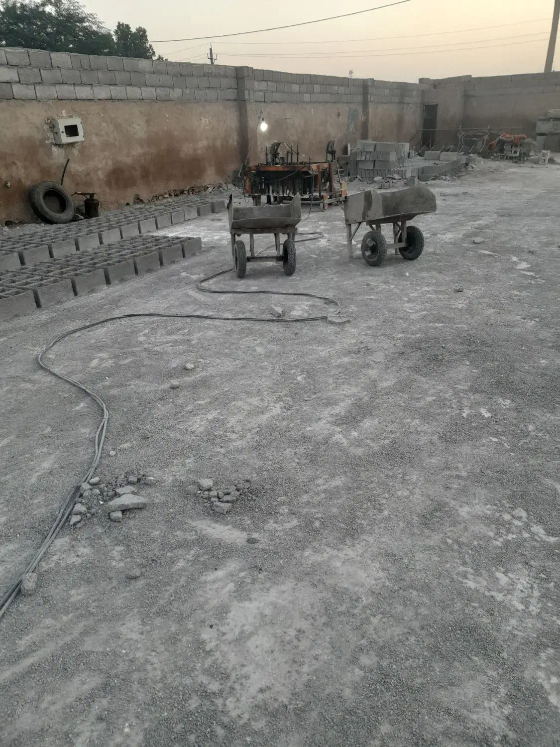 فروش دستگاه وابزارآلات تولید بلوک لیکا ومعمولی|ماشین‌آلات صنعتی|اهواز, فولاد|دیوار