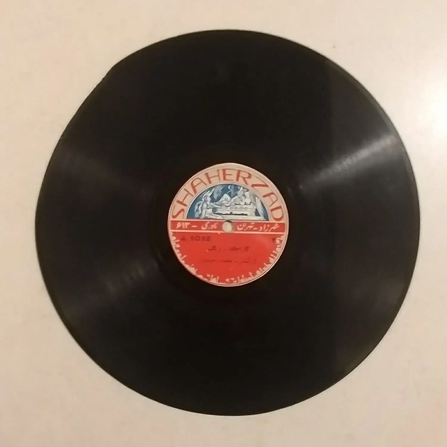 صفحه گرام سنگی ایرانی|فیلم و موسیقی|تهران, اختیاریه|دیوار