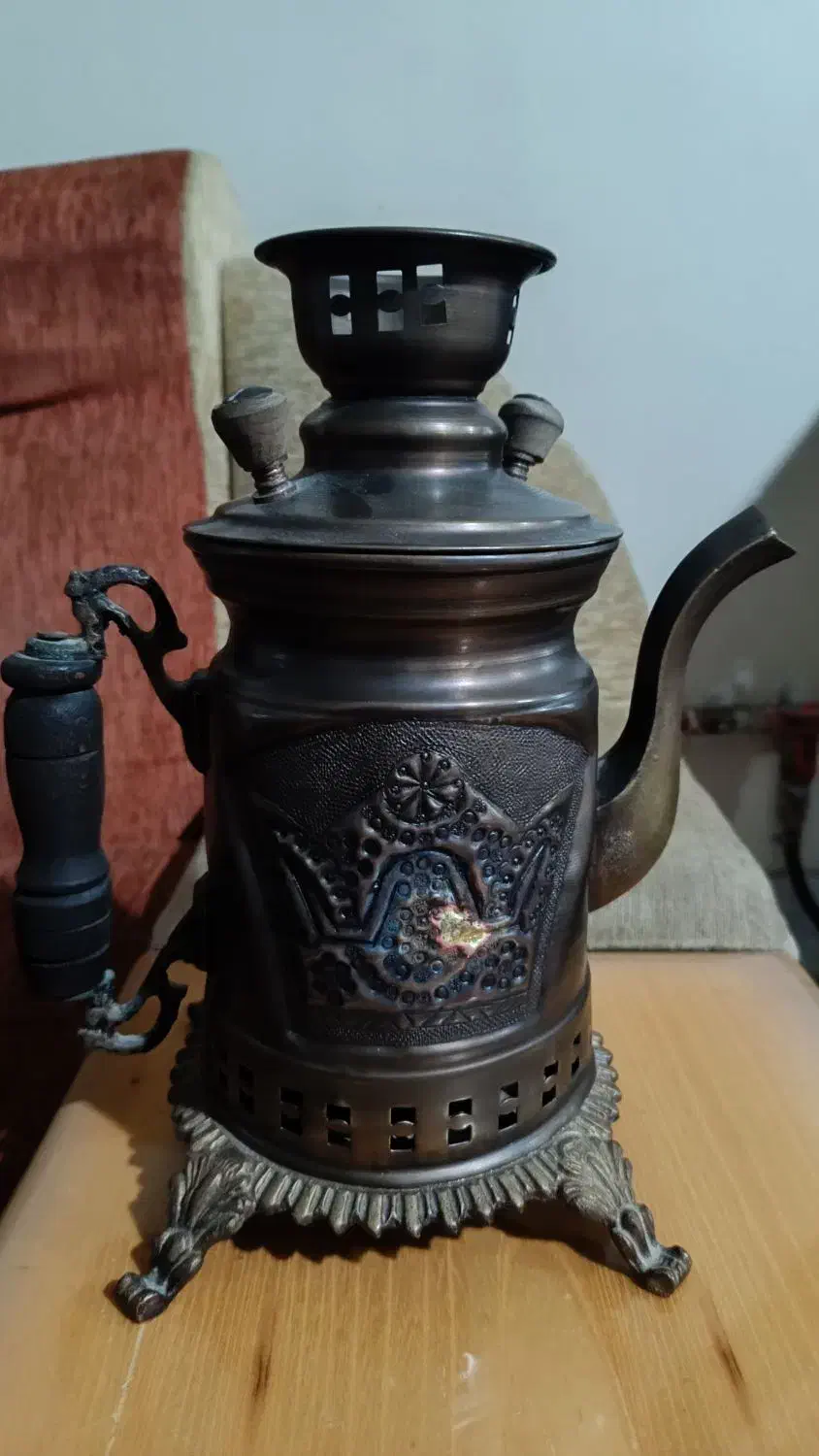 سماور قدیمی زغالی|کلکسیون اشیاء عتیقه|همدان, |دیوار