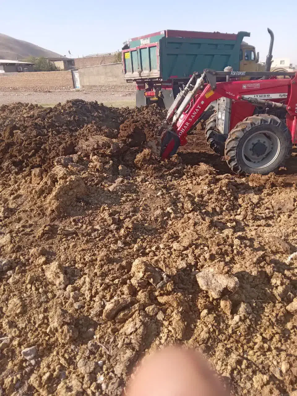 کود حیوانی با بالات زن کیفیت|خدمات باغبانی و درختکاری|ملایر, |دیوار