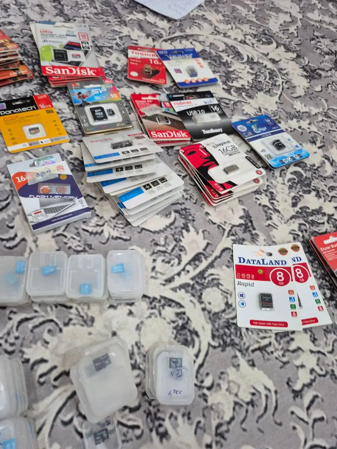 رم و فلش ۸ و ۱۶ و ۳۲ گیگ به قیمت عمده همه باهم|لوازم جانبی موبایل و تبلت|تهران, نیروی هوایی (پیروزی)|دیوار