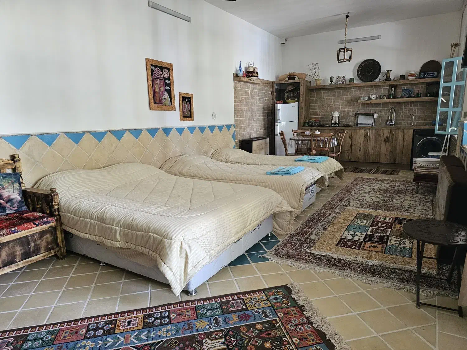 سویئت  با امکانات کامل و  پارکینگ در حیاطی  زیبا|اجارهٔ کوتاه‌مدت آپارتمان و سوئیت|کاشان, باغ ماجد|دیوار