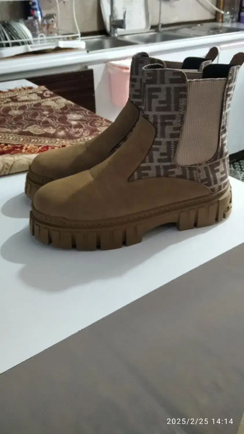 نیم بوت پوتین فندی|کیف، کفش، کمربند|مشهد, شهید احمدی روشن|دیوار