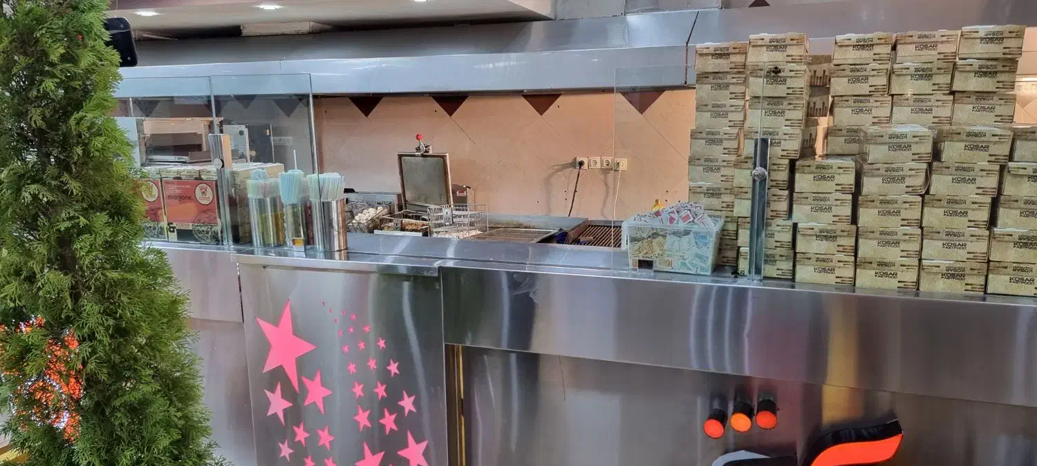 تحویلدارخانم(تحویل غذا به مشتری پشت کانتر) فست فود|استخدام خدمات فروشگاه و رستوران|ارومیه, |دیوار