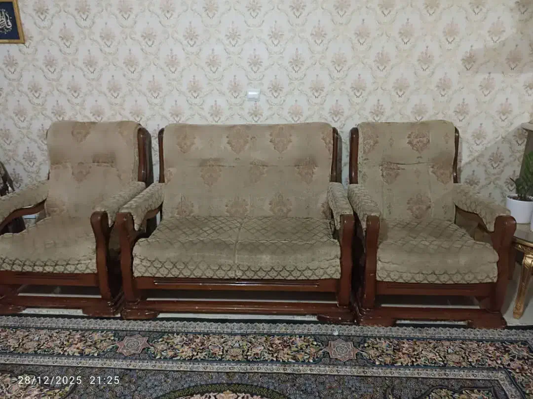 مبل هفت نفره چوب گردو اصل|مبلمان خانگی و میز عسلی|تهران, شهرک امید|دیوار