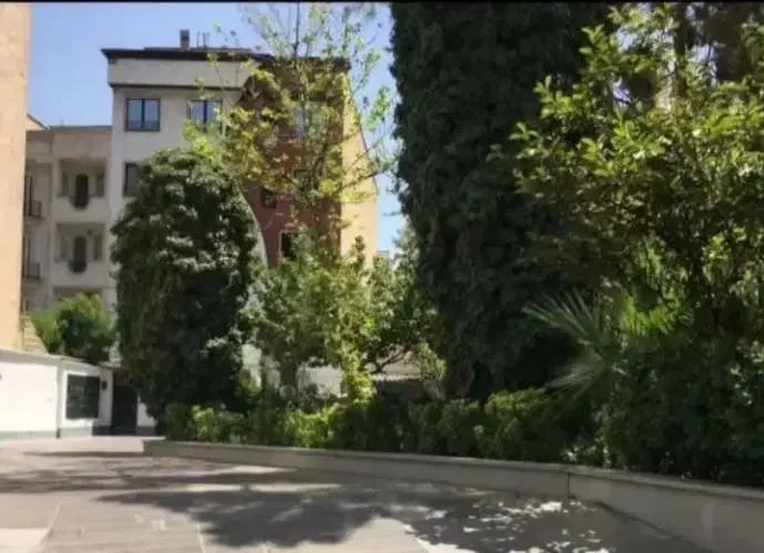 ۱۳۵متر ۳خواب/ بن بست دنج/ مجتمع برند منطقه