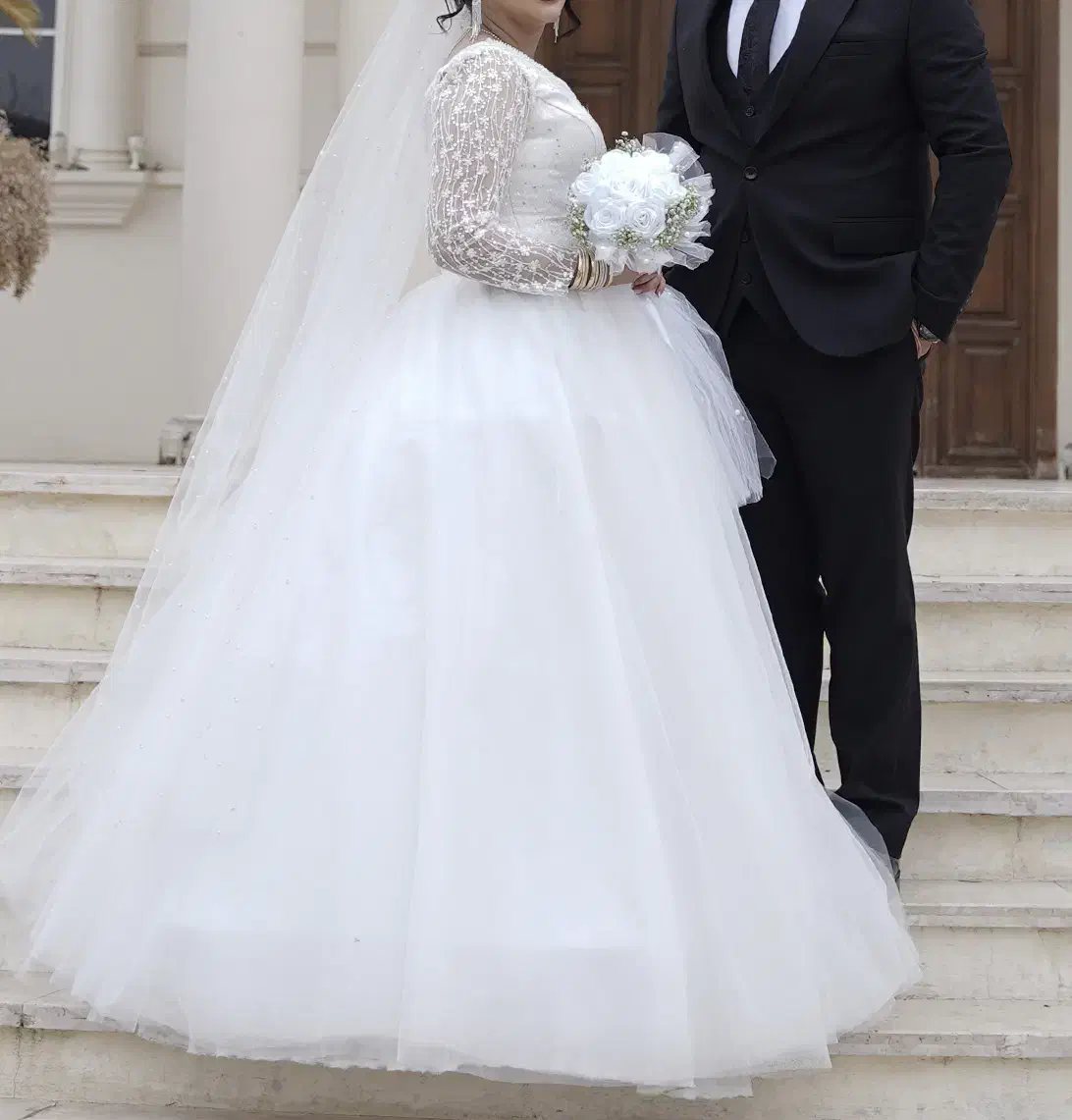 لباس عروس|لباس|مشکین‌دشت, |دیوار