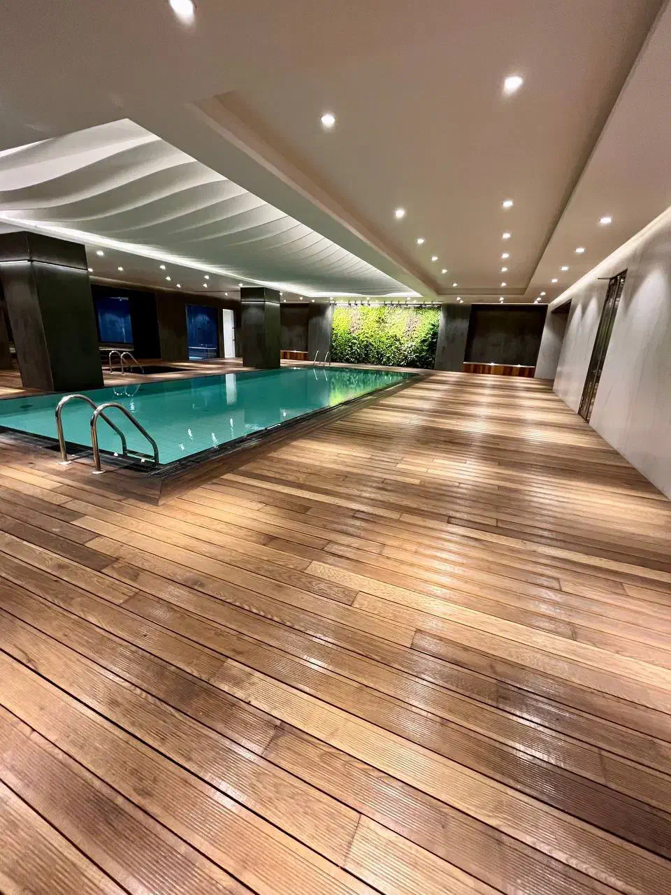 ۴۰۰متر آکواریوم در برج باغ مدرن