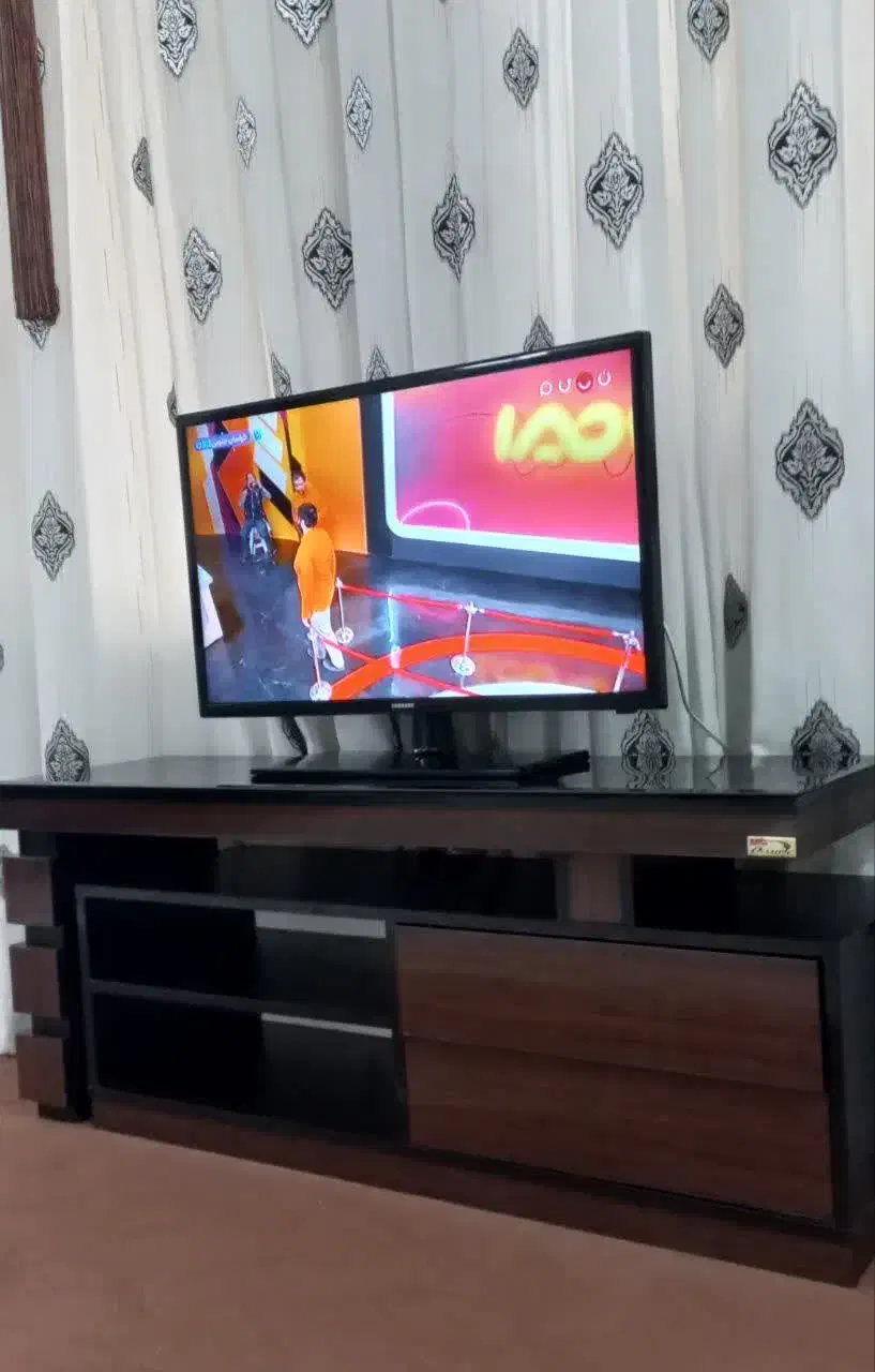 تلویزیون  سامسونگ  اصلی ال ای دی ۳۲ کاملا سالم|تلویزیون و پروژکتور|لنجان, |دیوار