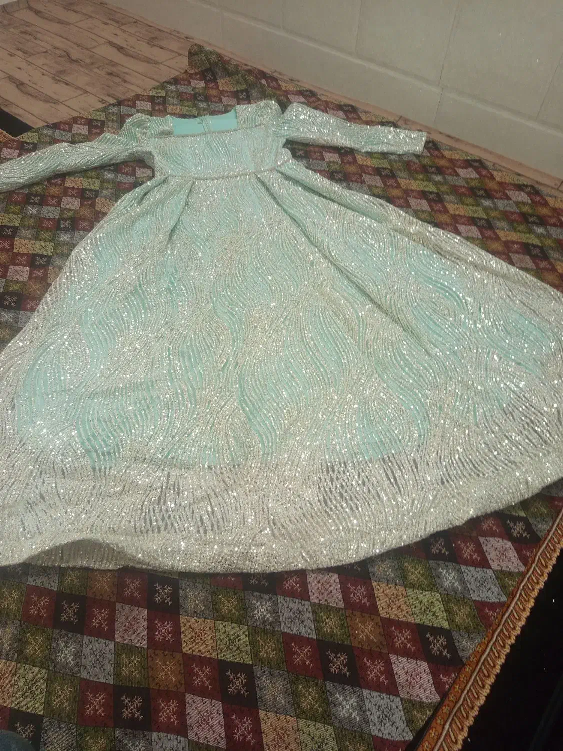 دون|لباس|قم, ولیعصر|دیوار