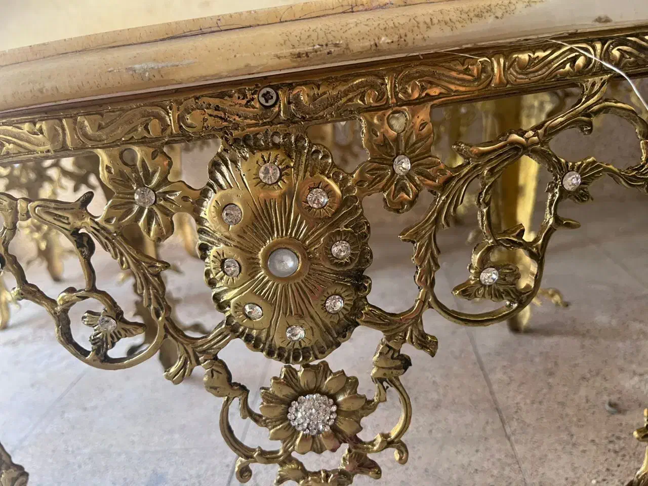 میز برنز تاج دوطرفه  اصل همراه با عسلی|مبلمان خانگی و میز عسلی|ارومیه, |دیوار