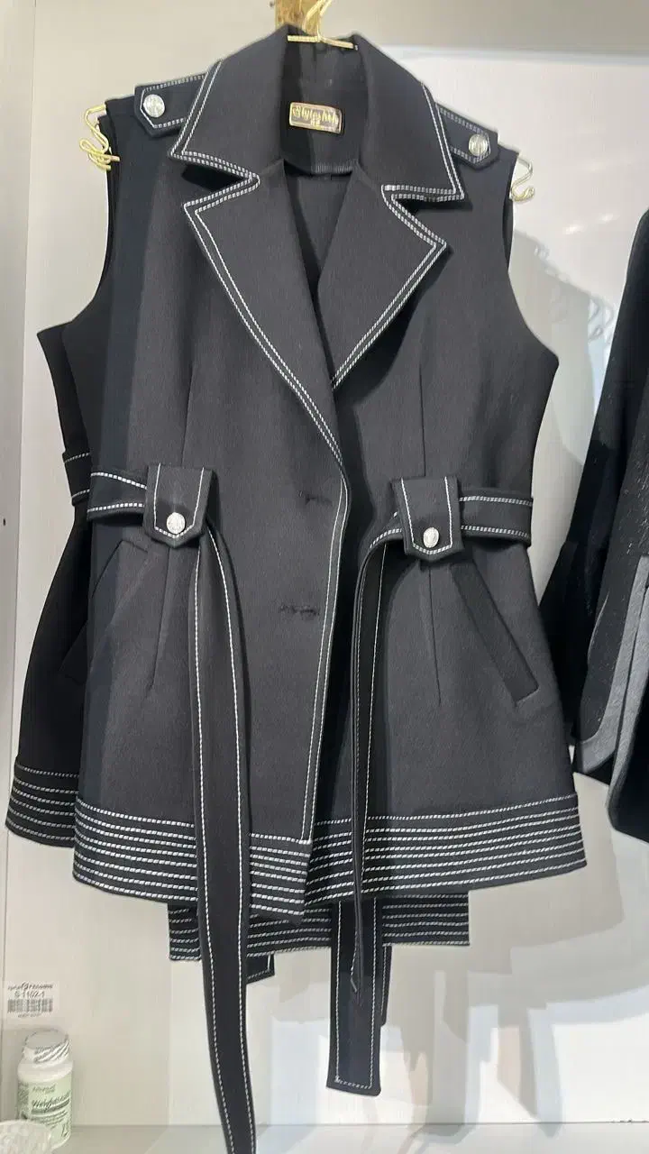 ب یک قیچی کار و. یک نمونه دوز نیازمندیم|استخدام صنعتی، فنی، مهندسی|ری, سیزده آبان|دیوار