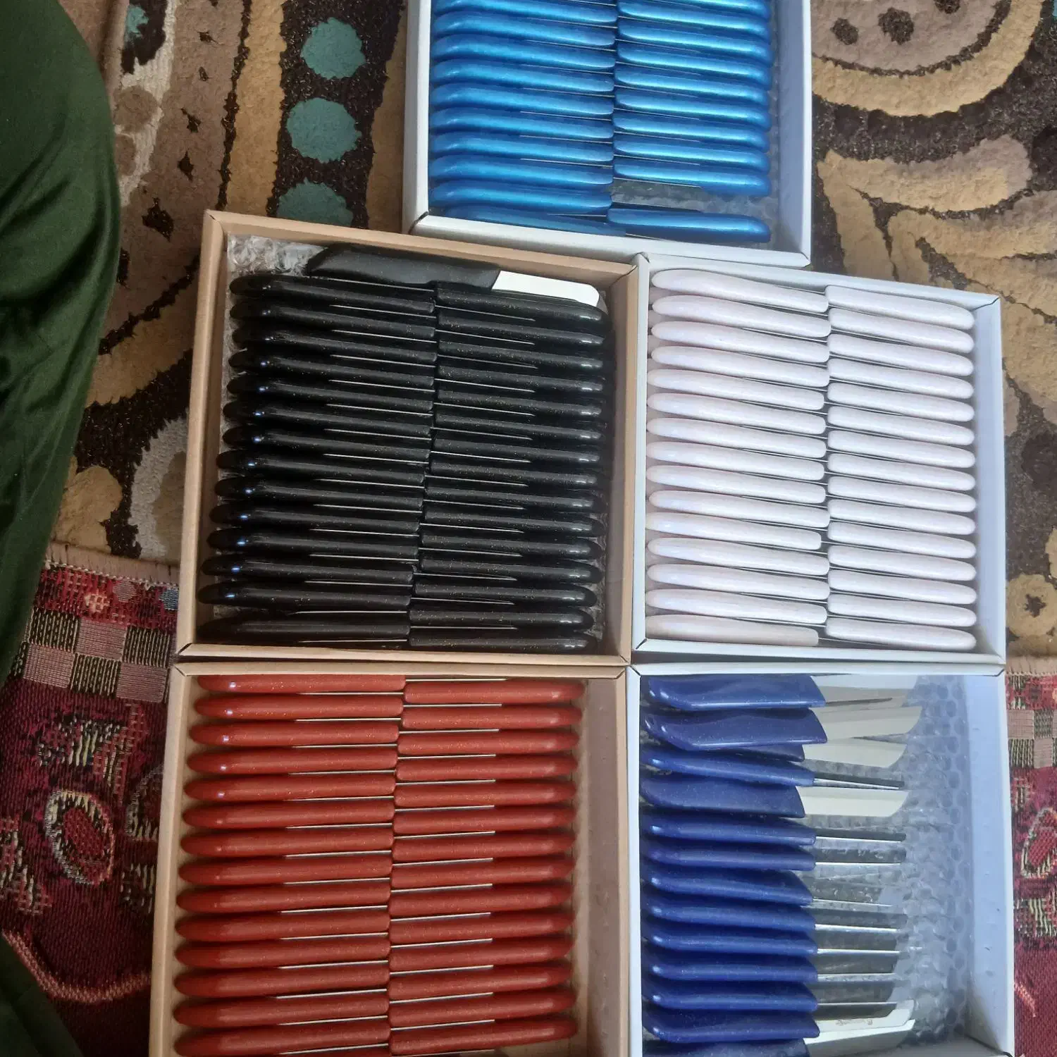 چاقو اره ای تیز|ظروف پخت‌وپز|اقبالیه, |دیوار