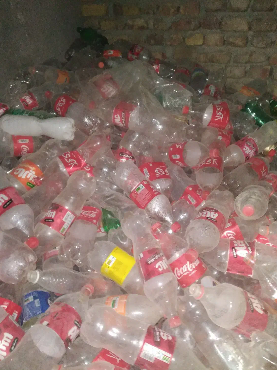 گالن به فروش می‌رسد|ظروف نگهدارنده، پلاستیکی، یک‌بارمصرف|زابل, |دیوار