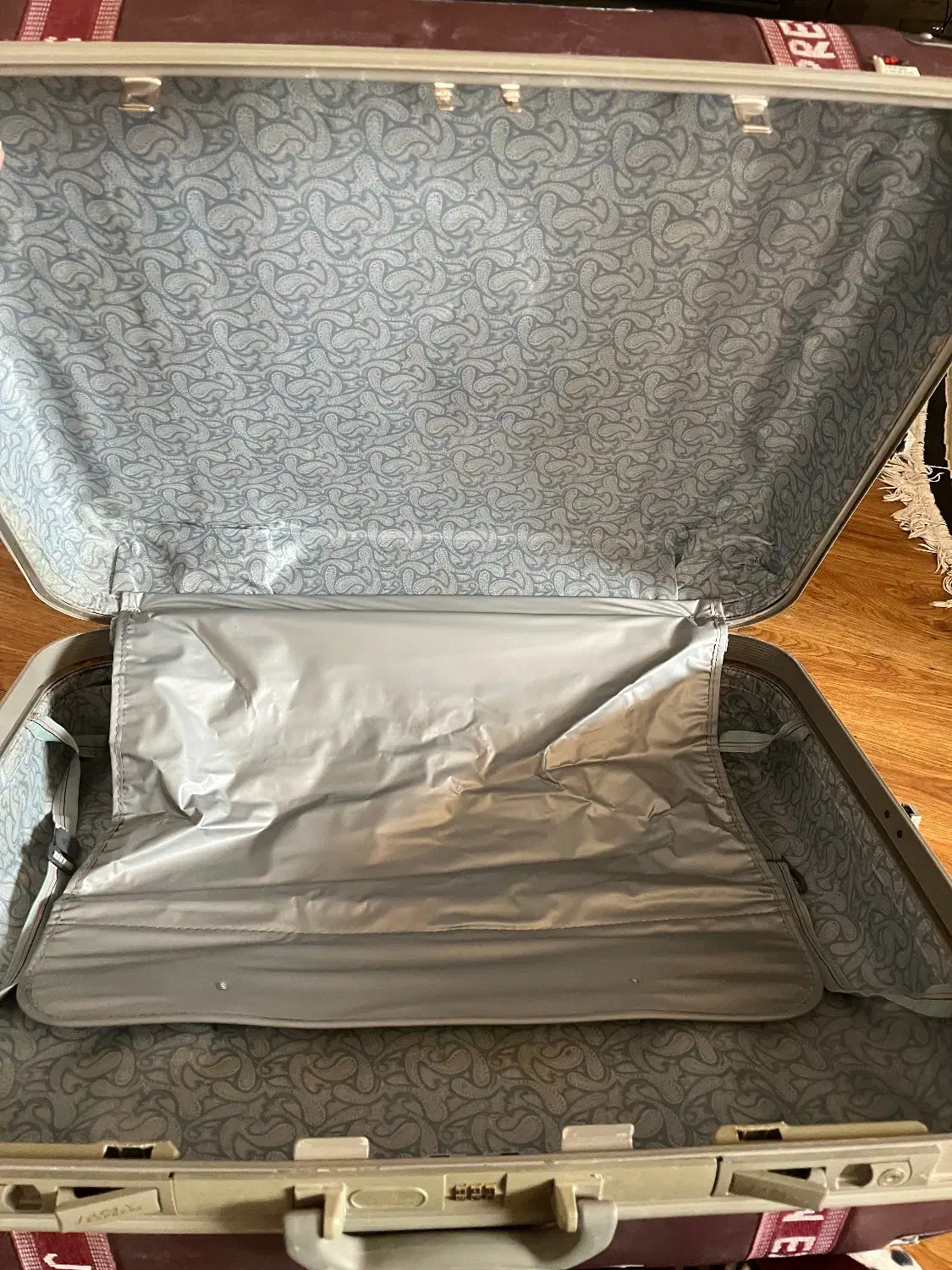 چمدان در حد نو|کیف، کفش، کمربند|شاهرود, |دیوار