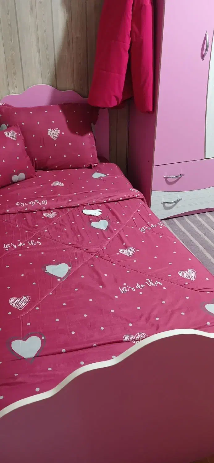 سرویس خواب نوجوانی با تشک تخت و رو تختی و فرش|تخت و سرویس خواب|اصفهان, ارداجی|دیوار