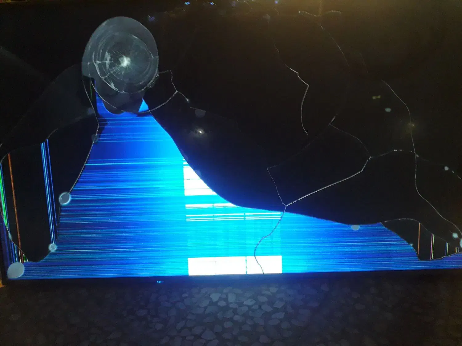 تلویزیون ۶۵ سام * پانل شکسته|تلویزیون و پروژکتور|رشت, چمارسرا|دیوار