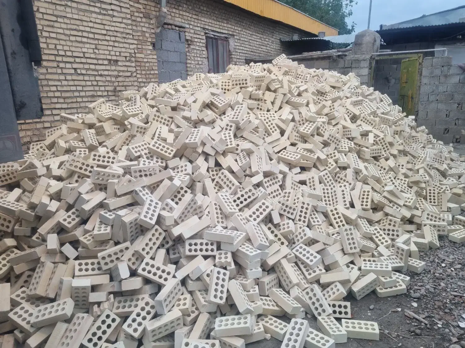 آجردامغان کارخانهای - آجر سوراخی|مصالح و تجهیزات ساختمان|گرگان, |دیوار