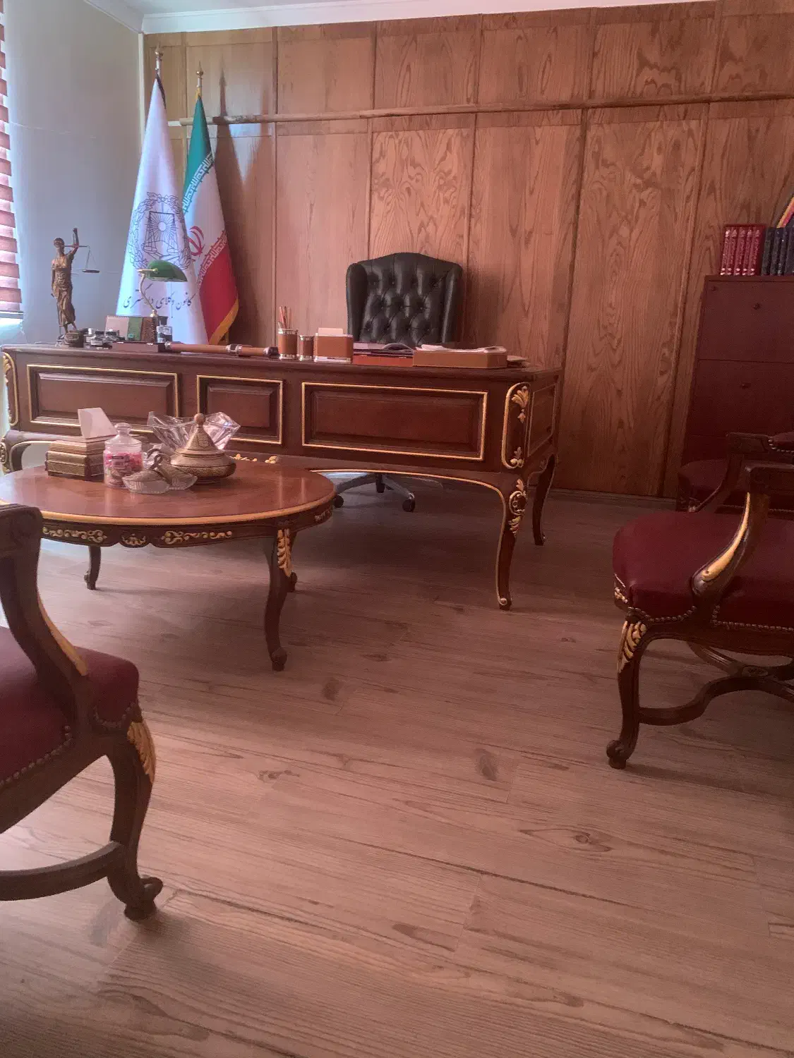 استخدام منشی خانم ترجیحا دانشجو|استخدام اداری و مدیریت|تهران, میرداماد|دیوار