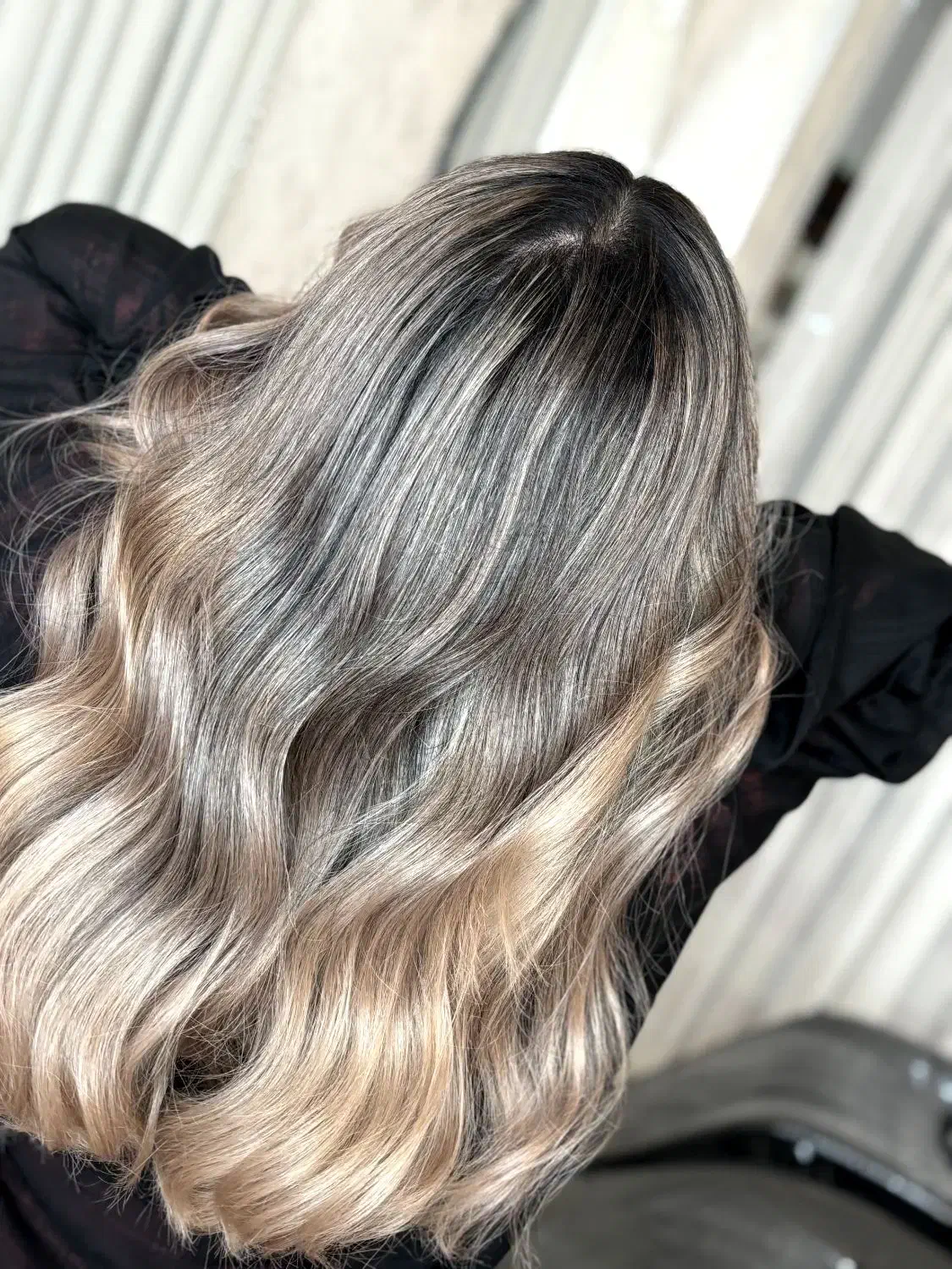 رنگ و لایت|خدمات آرایشگری و زیبایی|بروجن, |دیوار