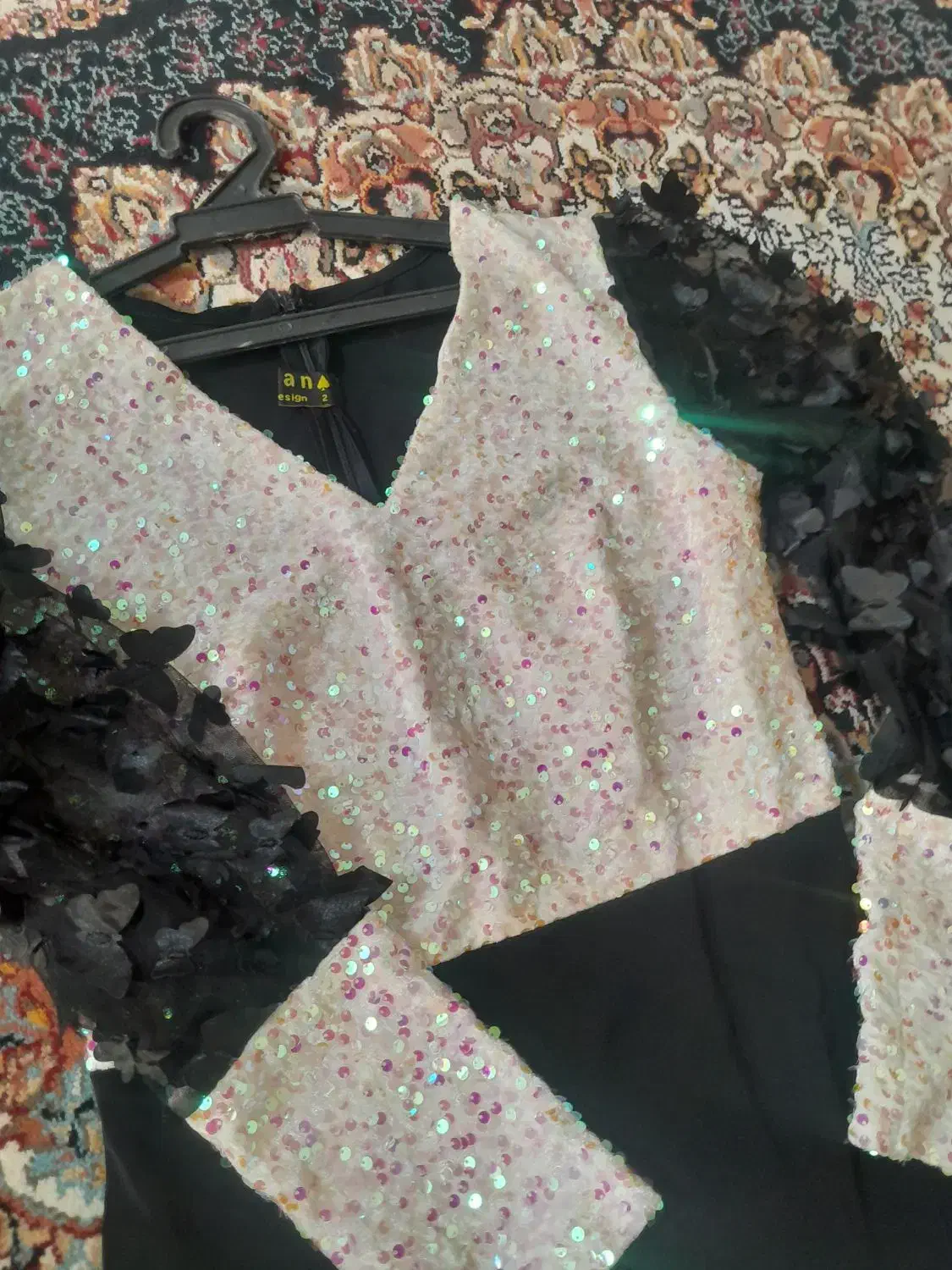 لباس مجلسی|لباس|میانه, |دیوار