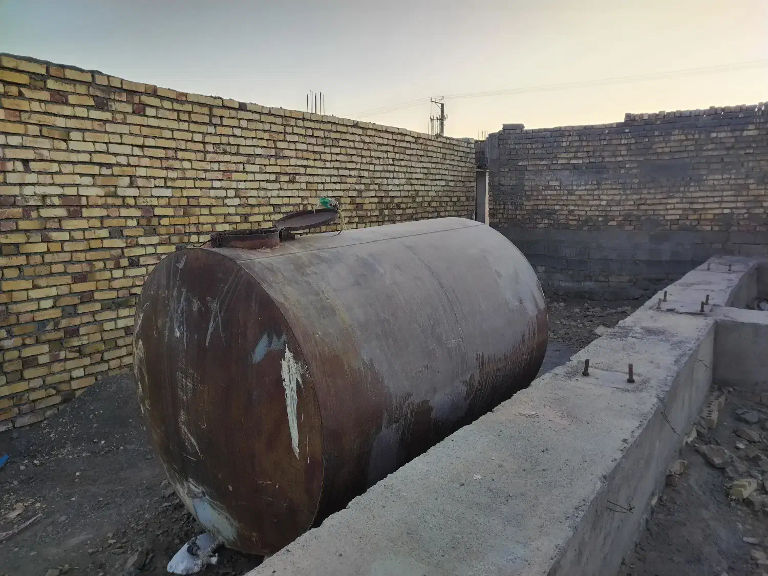 تانکر سه هزار لیتری به شرط سالمی پول لازمم|مصالح و تجهیزات ساختمان|خوشاب, |دیوار