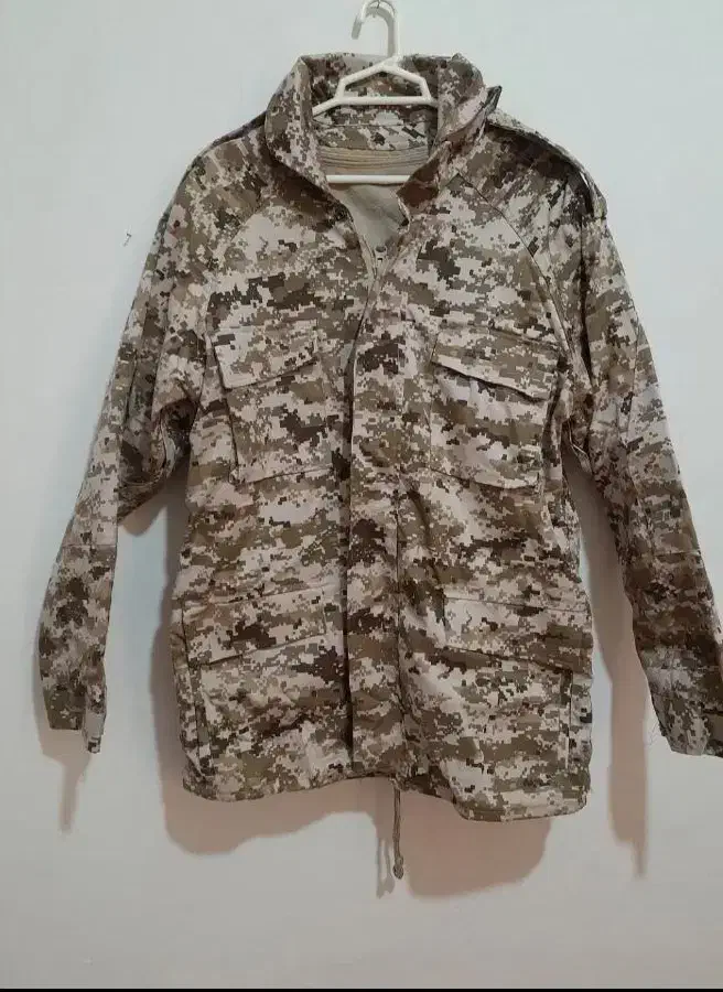 اورکت و پوتین|لباس|کوه چنار, |دیوار