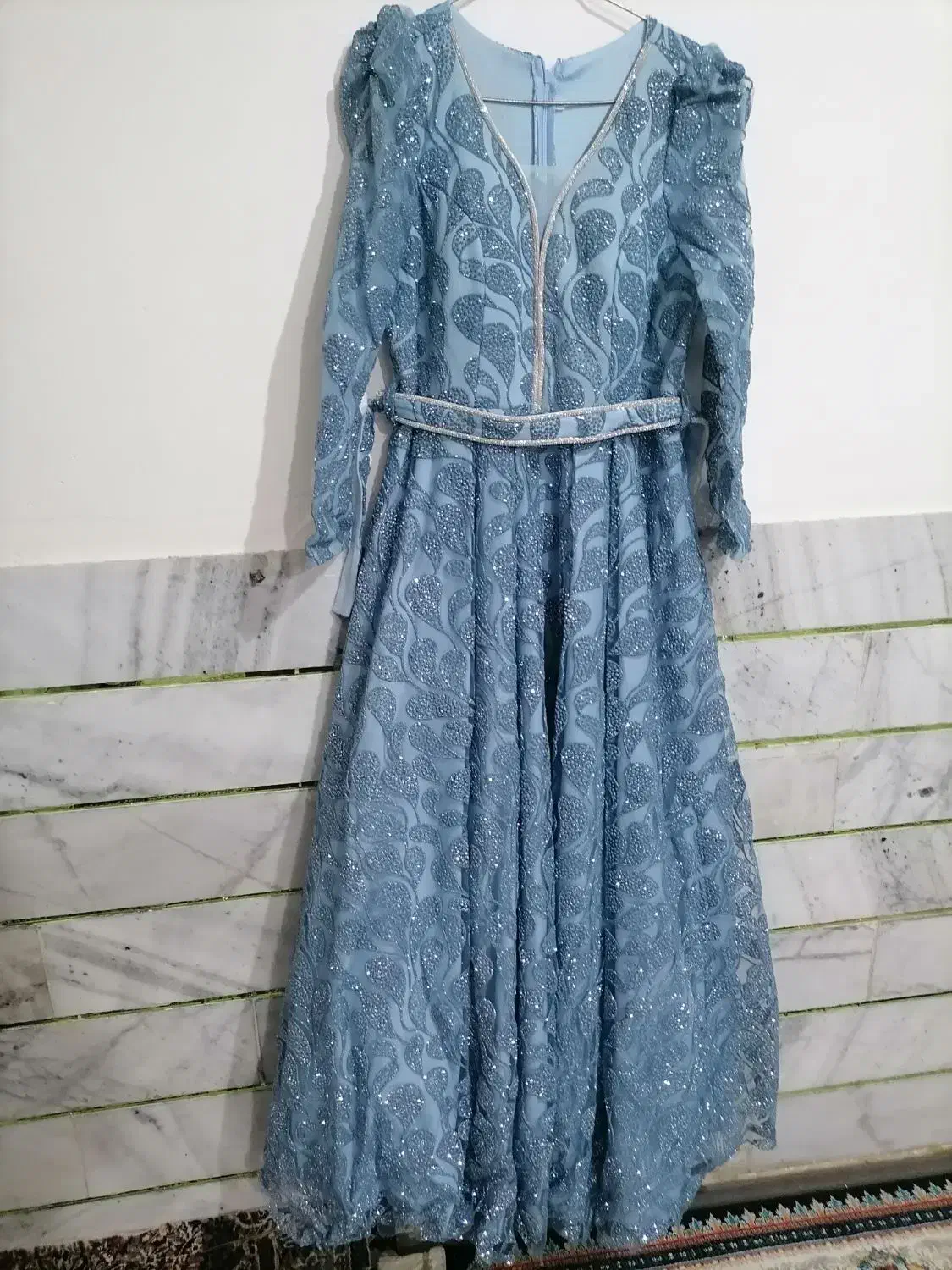 لباس مجلسی|لباس|گالیکش, |دیوار