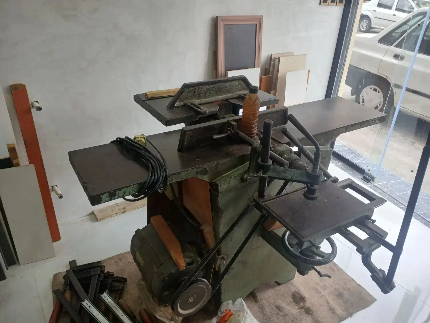 سه کاره|ماشین‌آلات صنعتی|رشت, چله خانه|دیوار