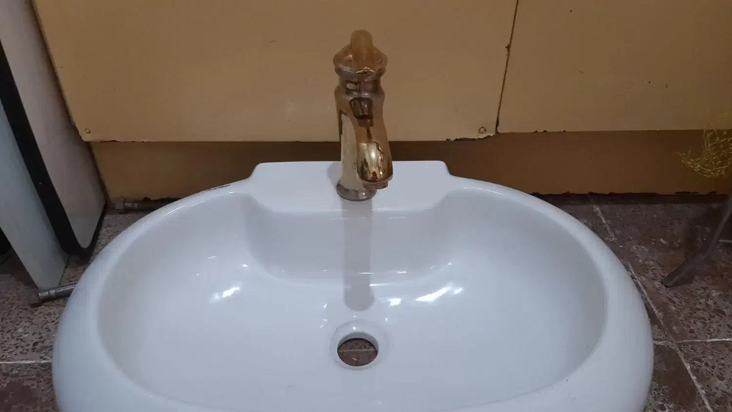 روشویی با شیرآلات|لوازم سرویس بهداشتی|سنندج, |دیوار