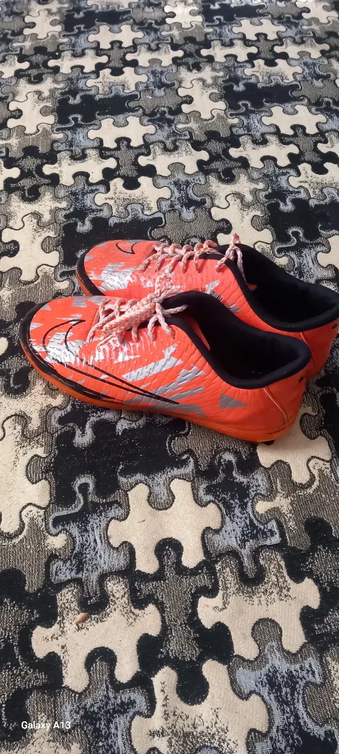 کتونی فوتبال|ورزش‌های توپی|لشت نشا, |دیوار