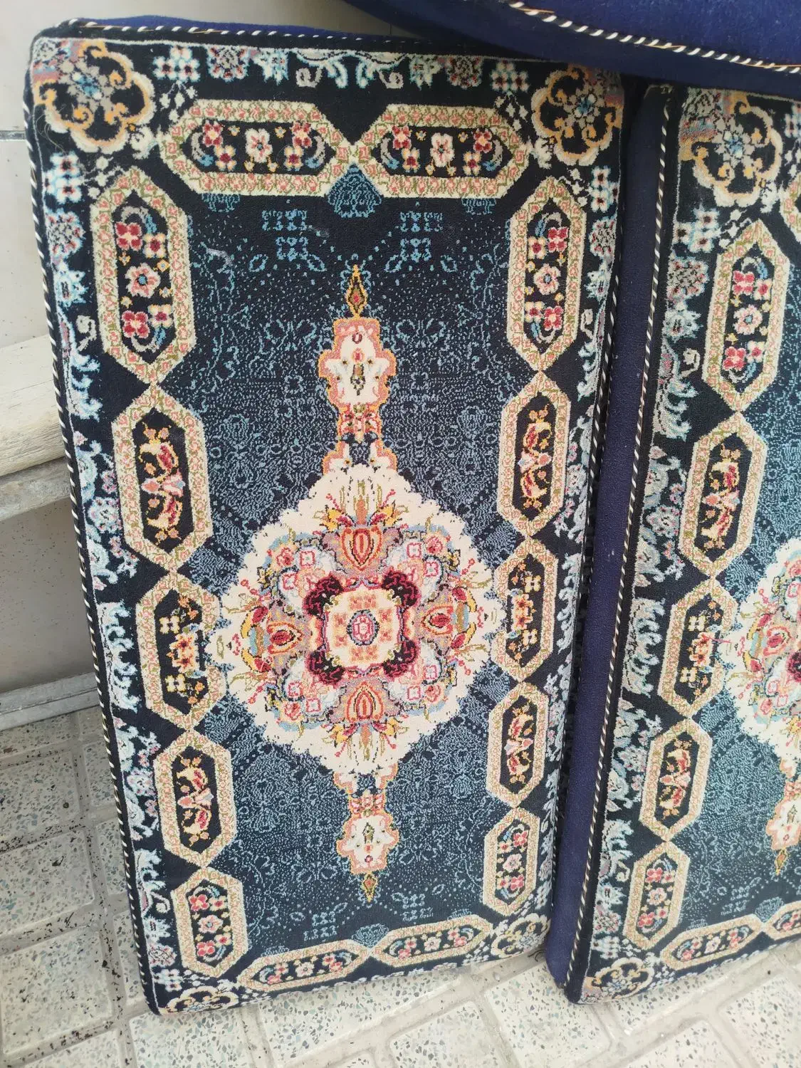 پشتی|پشتی|چهارباغ, |دیوار