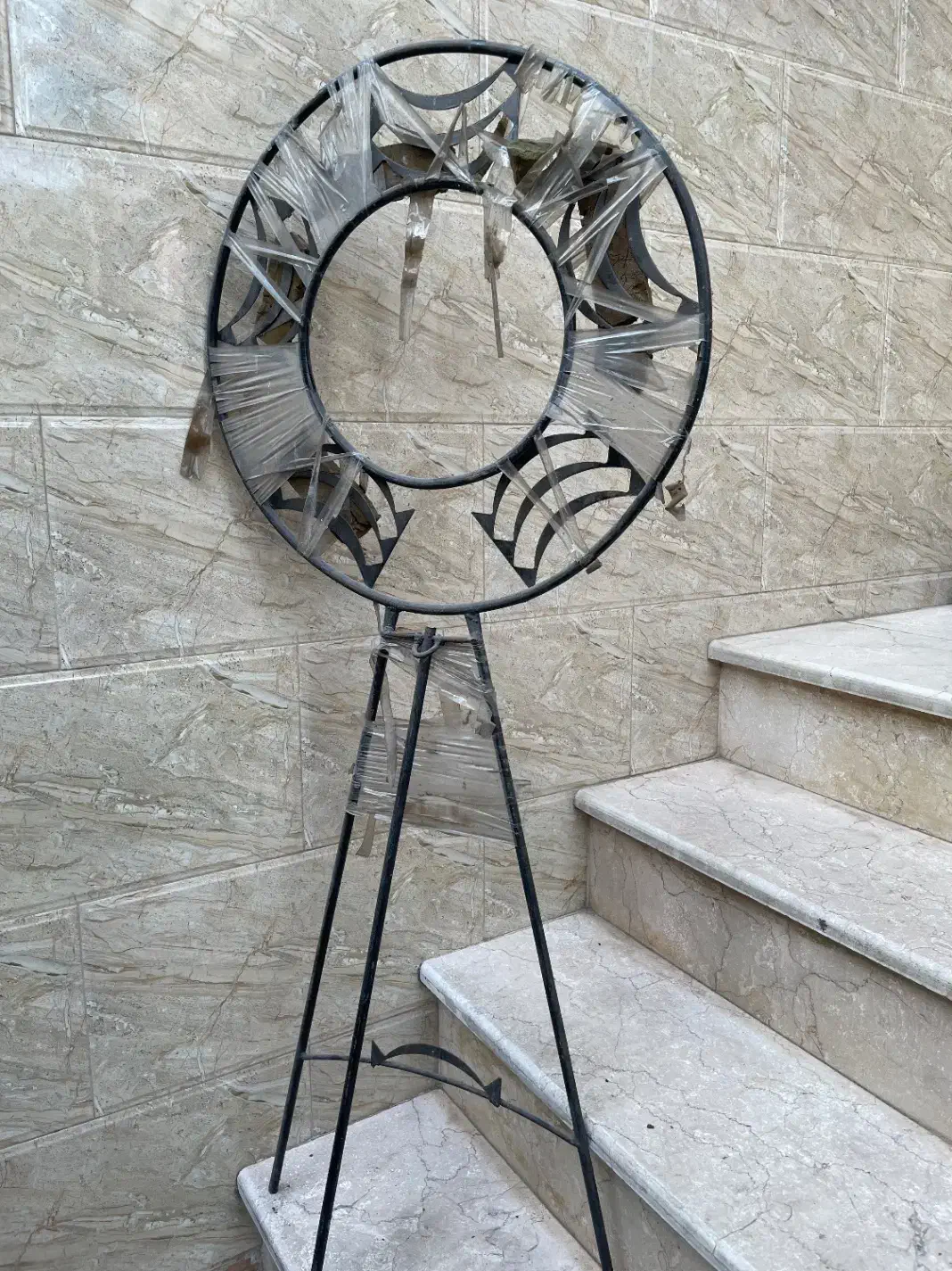 استند گل مراسم|گل و گیاه طبیعی|رشت, شالکو|دیوار