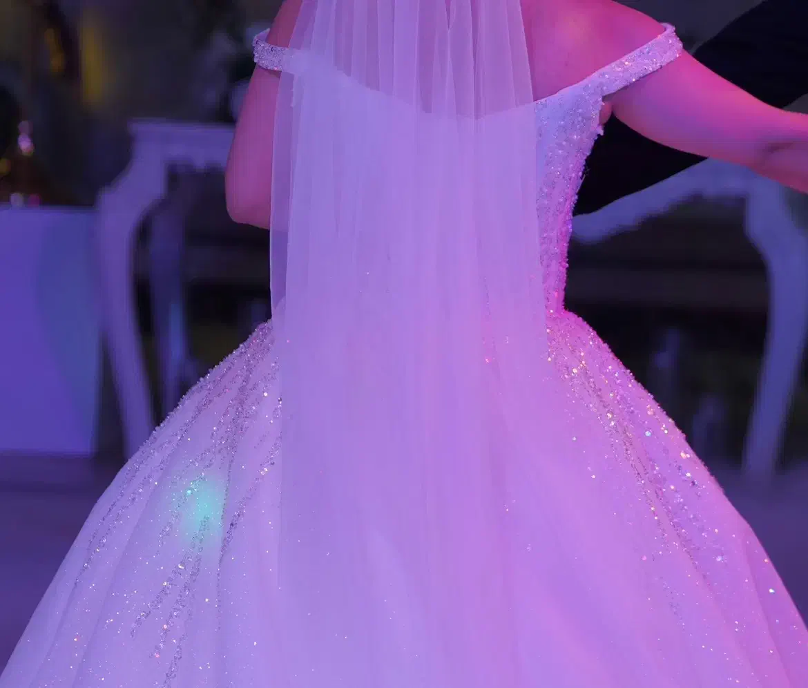 پیراهن عروس|لباس|لنگرود, |دیوار