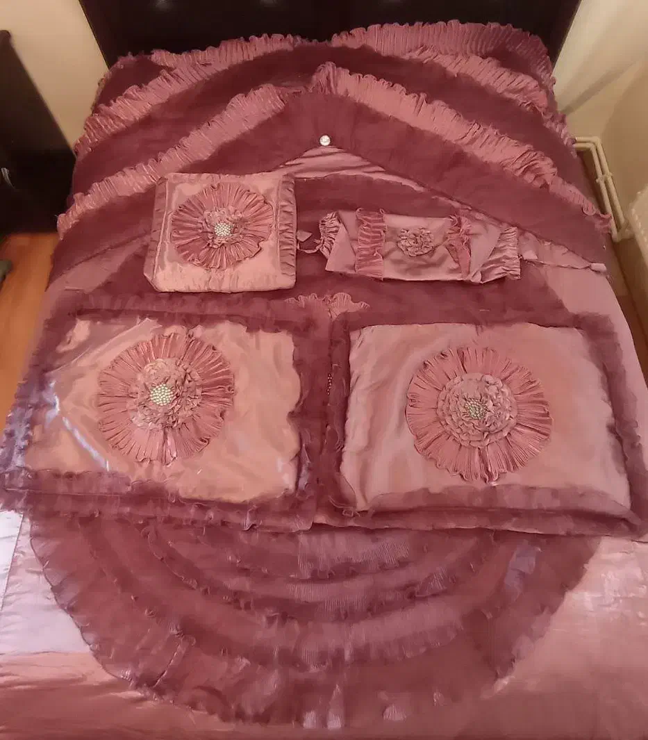 فروش رو تختی 2 نفره به همراه چهار روبالشی|سرویس روتختی|تبریز, |دیوار